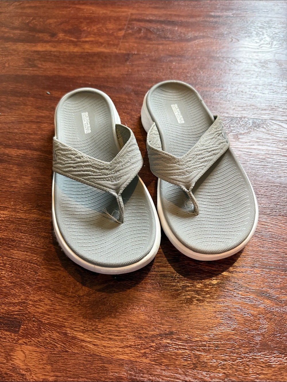 Sketchers Go Walk Flip Flops
